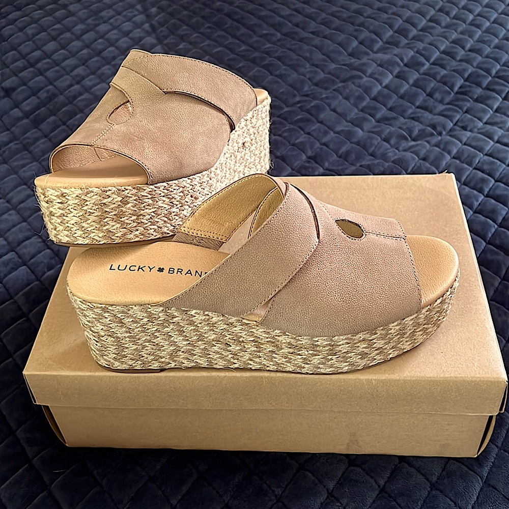 🌺 SOLD🌺 Lucky Brand size 8 1/2